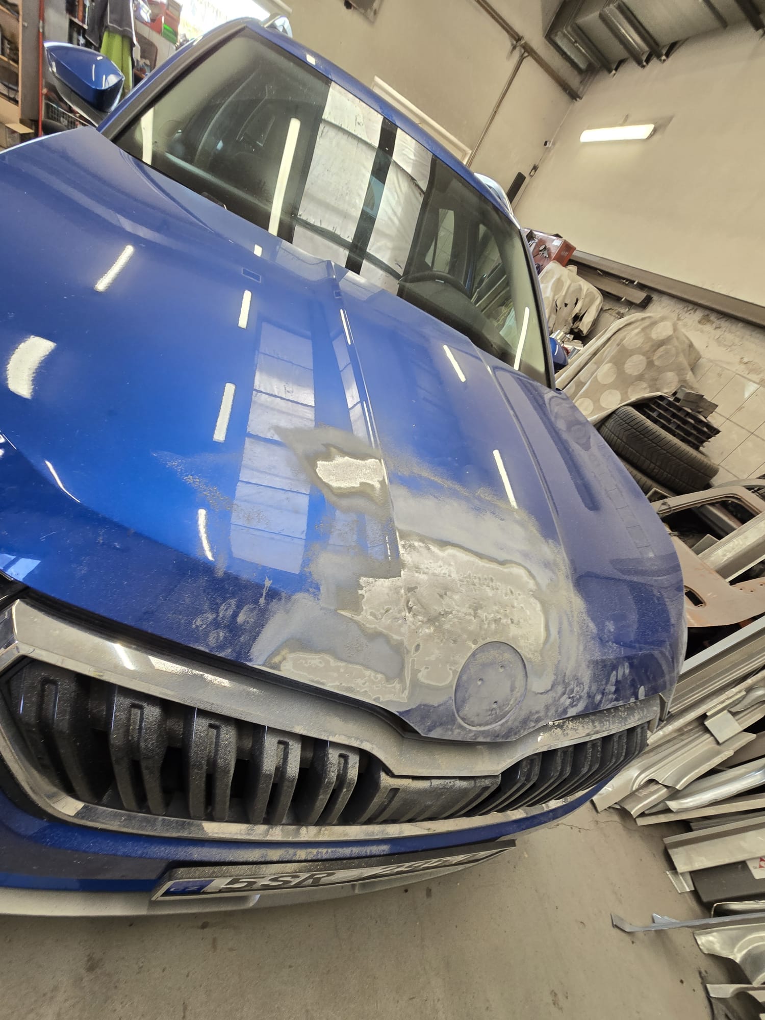 Octavia poškozená kapota vyrovnáno