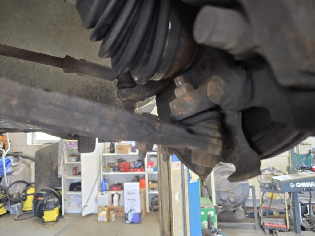 Výměna spodního kulového čepu