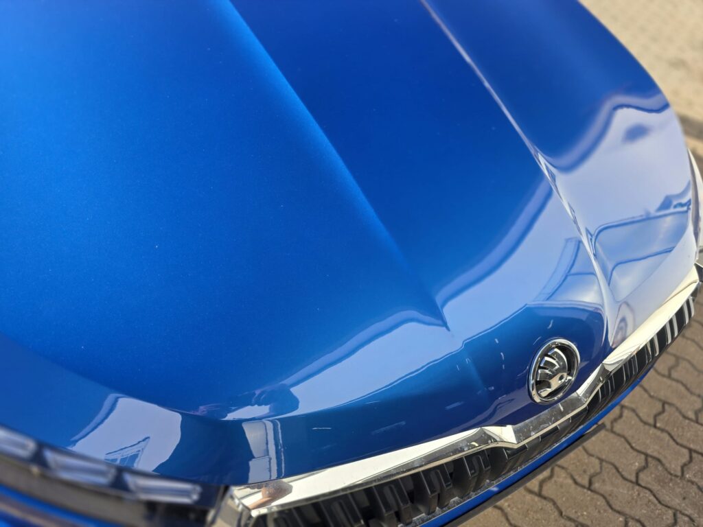 Octavia opravená kapota po lakování 3