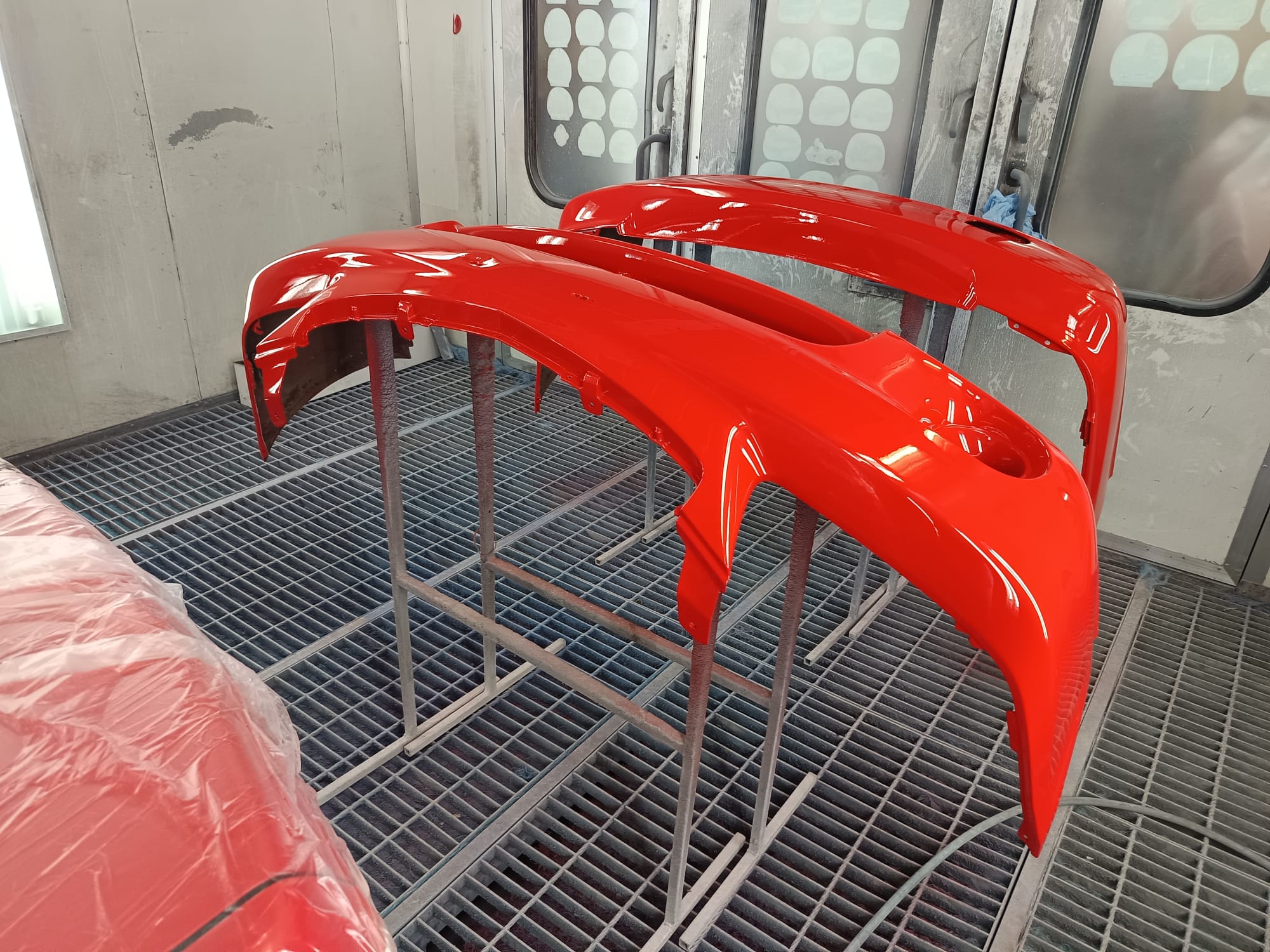 Lakování nárazníku auta