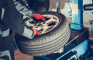 Pneuservis, oprava, přezutí a vyvážení kol