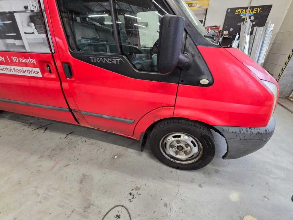 Transit na opravu prahů a lemů blatníku